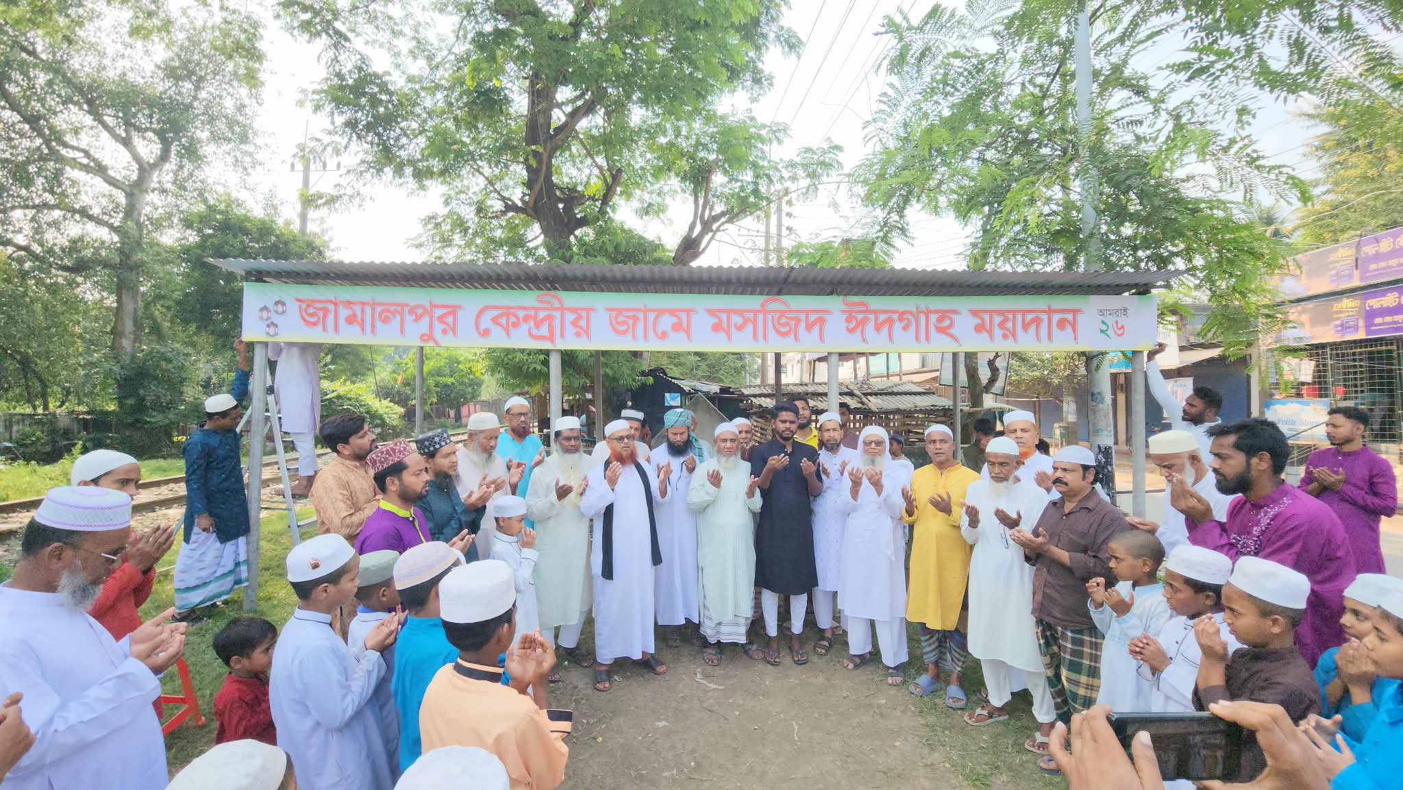 মুসল্লিদের দুর্ভোগ লাঘবে ভদ্রা ঈদগাহ ময়দানে নতুন ছাউনি