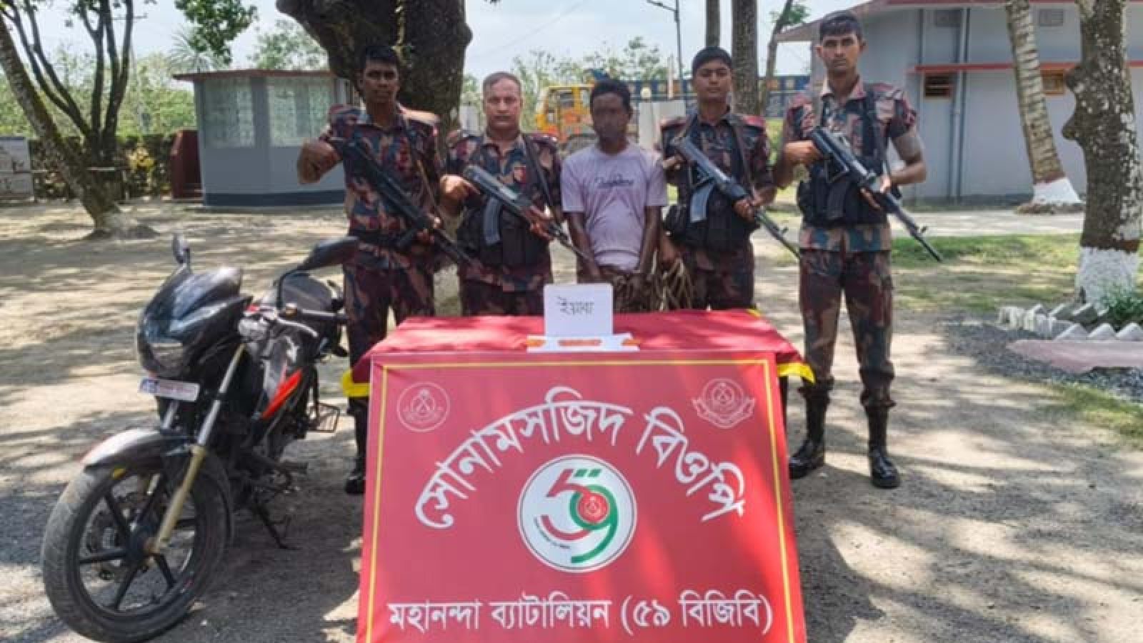 শিবগঞ্জে ইয়াবাসহ মাদক ব্যবসায়ী গ্রেফতার