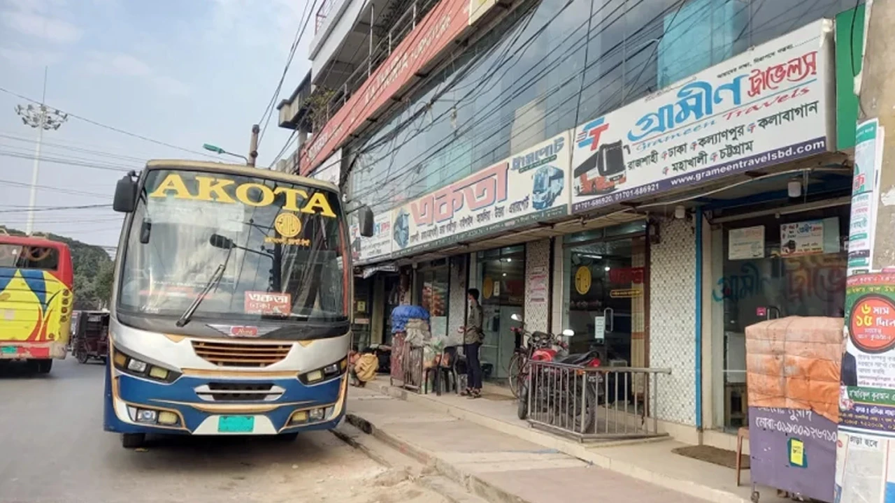 রাজশাহী-নাটোর রুটে বাস বন্ধ, দুর্ভোগে যাত্রীরা