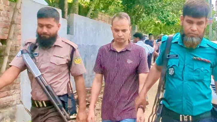রাজশাহীতে নারীসহ আটক সাবেক ওসি পরে মুক্ত