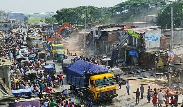 কেশরহাট বাজারে "সওজের'' উচ্ছেদ অভিযান