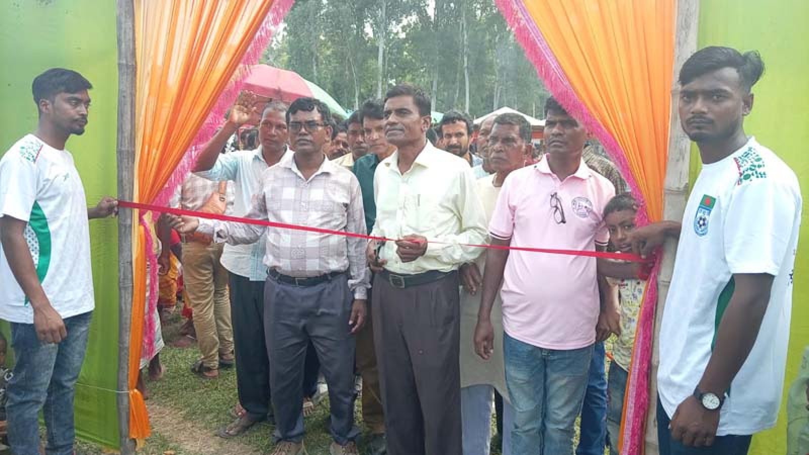 মহাদেবপুরে কারাম উৎসব, ভাষা-সংস্কৃতি রক্ষায় সম্মিলিত উদ্যোগের আহ্বান
