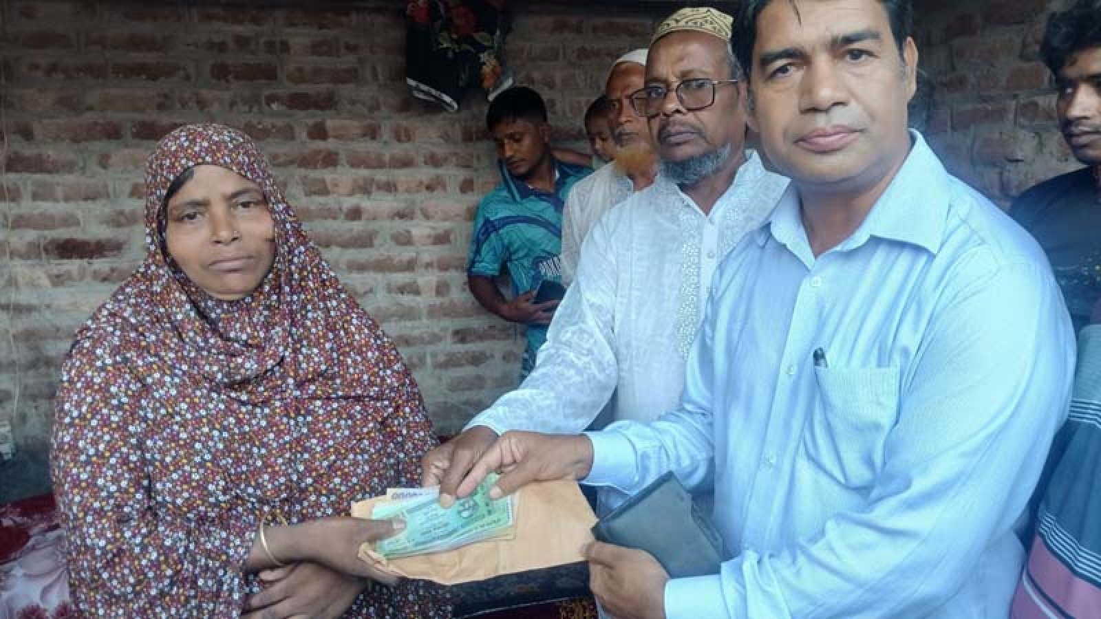 বজ্রপাতে নিহত শ্রমিকের পরিবার পেল আর্থিক সহায়তা