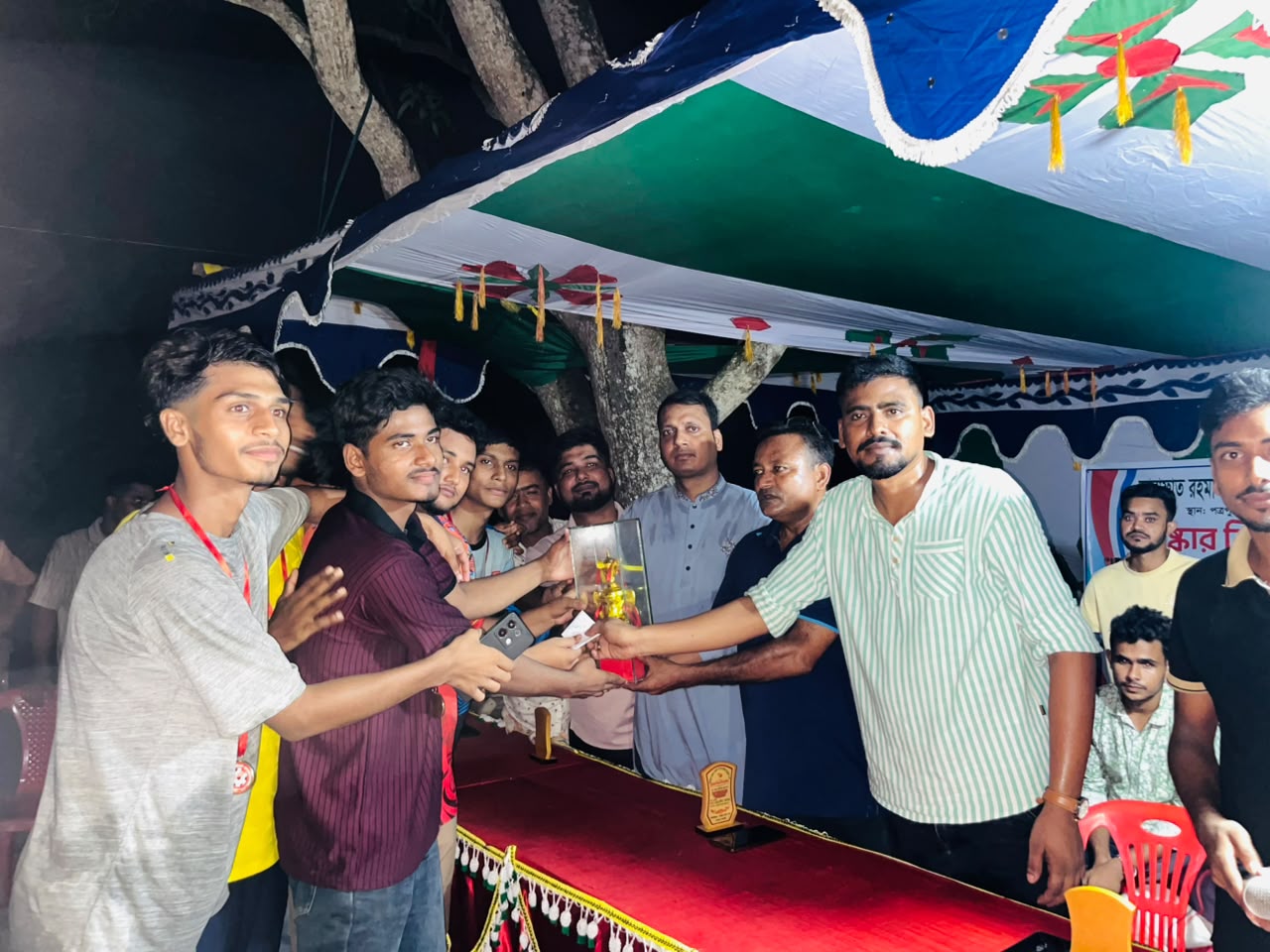 রুবেলের উদ্যোগে ফুটবল টুর্নামেন্ট, প্রশংসায় ছাত্রদল নেতা