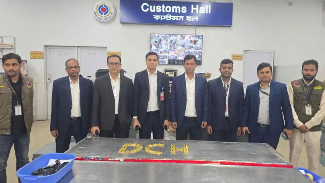 দুবাইগামী বিমানের সিটের নিচে মিলল সাড়ে ৯ কেজি স্বর্ণ