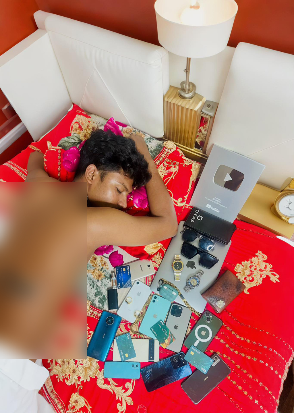 বস্তির কুঁড়েঘর থেকে কোটি টাকার বিলাসী জীবন: কে এই টিকটকার আকাশ?