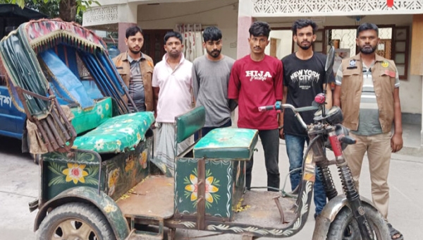 রাজশাহীতে অটোরিক্সা চালক হত্যায় ছিনতাই চক্রের ৪ সদস্য গ্রেফতার, অটোরিক্সা উদ্ধার